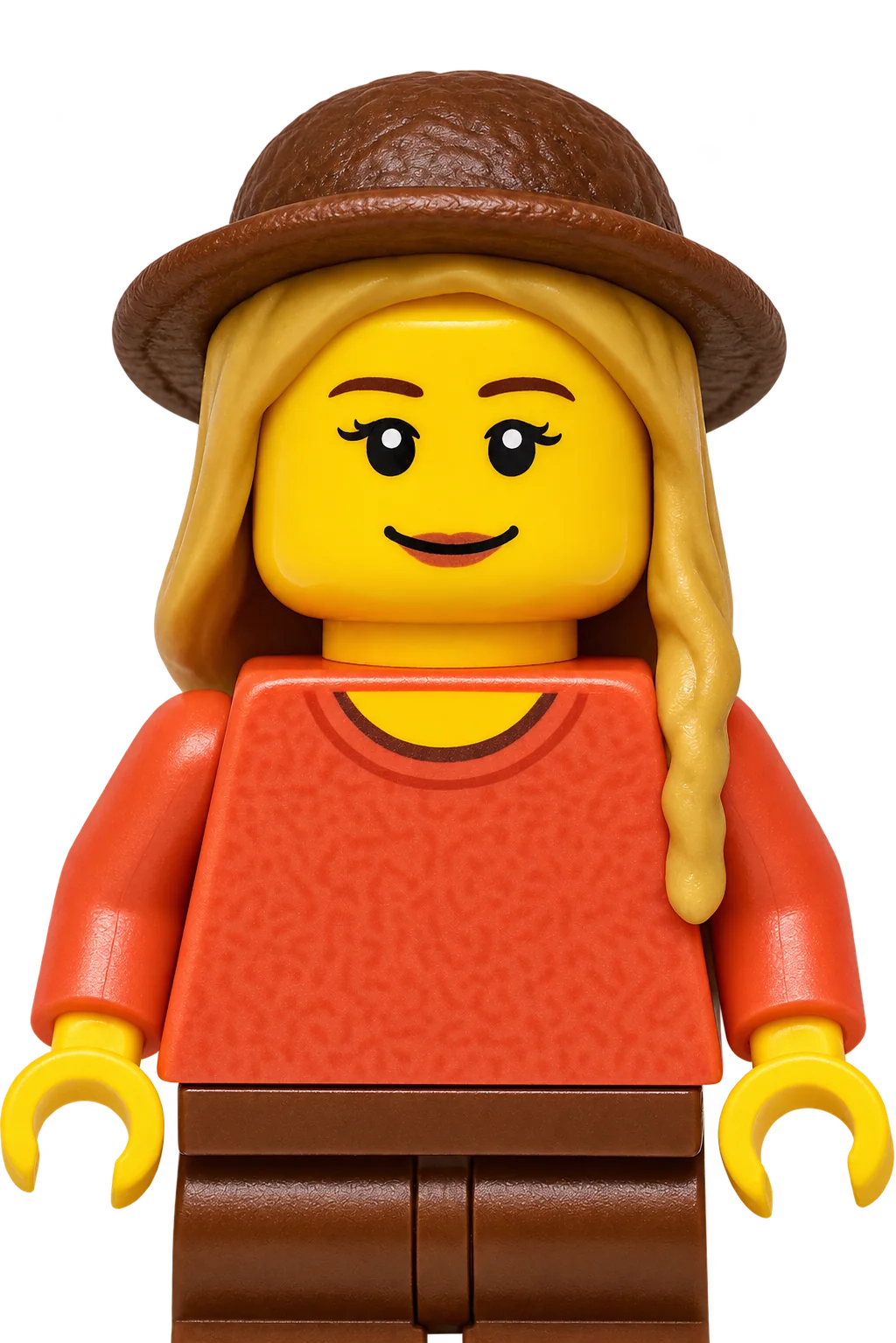 Minifigurine féminine avec chapeau brun, cheveux longs blonds et pull orange, représentant Carole Debove
